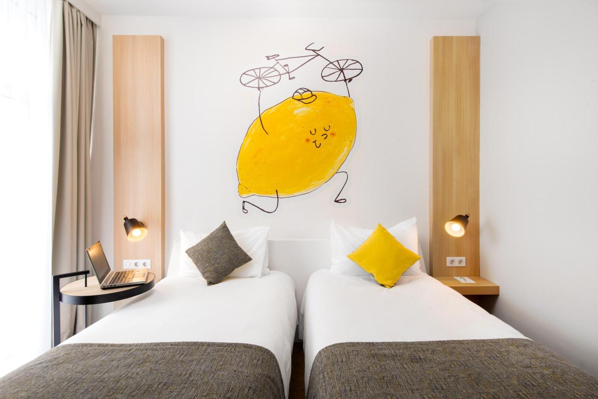 Design Room with Two Single Beds